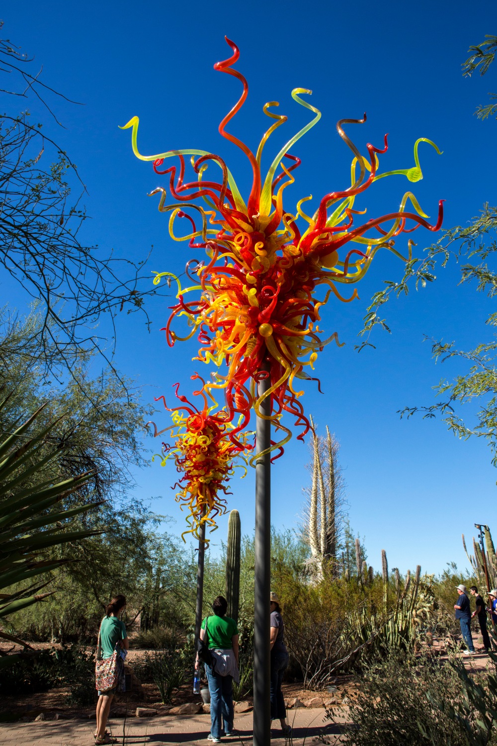 Dale Chihuly, Scarlet Asymmetrical Tower and Yellow Asymmetrical Tower, 2005