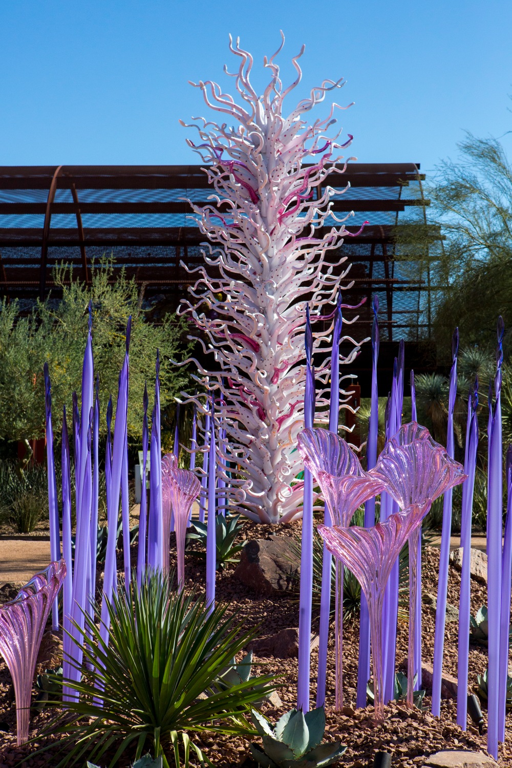 Dale Chihuly, White Tower, 1997 and Erbium Pink Fiori, 2013